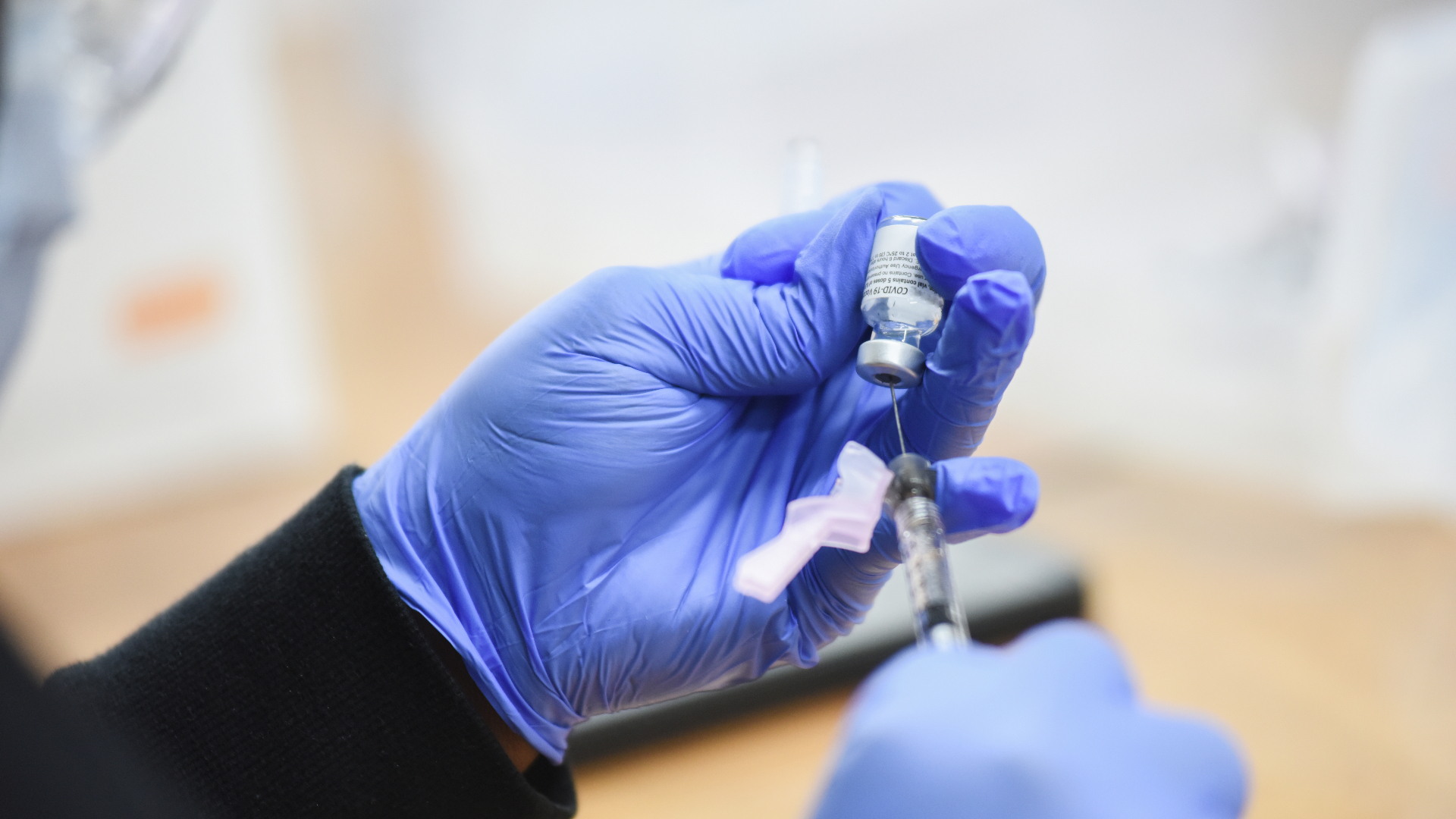 Over the past year, the aviation industry has taken steps to enhance cleaning practices and evolve safety protocols to safeguard customers throughout their travels. As an additional measure to improve safety and restore confidence, beginning tomorrow at Charlotte Douglas International Airport, airline employees and other transportation workers will take part in a mass vaccination event specifically tailored for their ease of access. Atrium Health is staging the two-day clinic, in partnership with the State of North Carolina, the City of Charlotte, Charlotte Douglas International Airport and American Airlines.