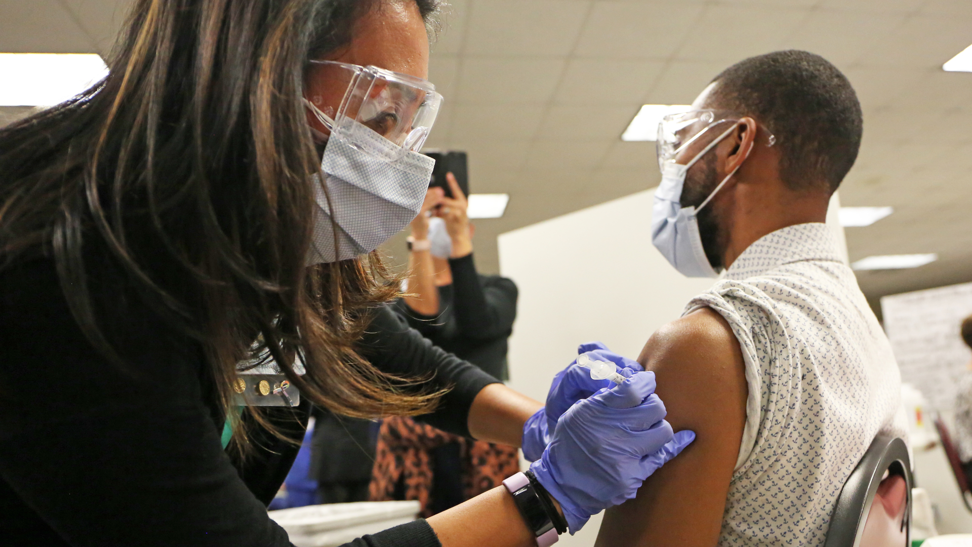 Today, Atrium Health vaccinated dozens of vaccinators who will administer the COVID-19 vaccines to frontline, high priority employees.  