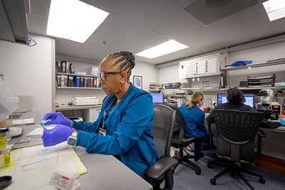 Women in lab doing research.