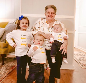 Appendix cancer patient Vanessa Davis with grandkids