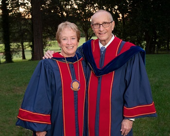 Dr. Freischlag and Dr. Meredith in ceremonial robes. 
