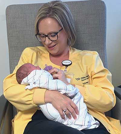 Volunteers Help Babies Affected by Opioid Epidemic