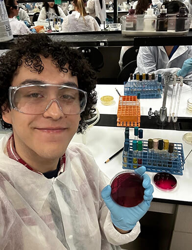 Garikoitz Gainza wearing lab safety equiment and smiling.