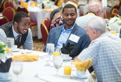 MD students talk with alumnus at 2018 Scholarship Brunch during MD Alumni Weekend.