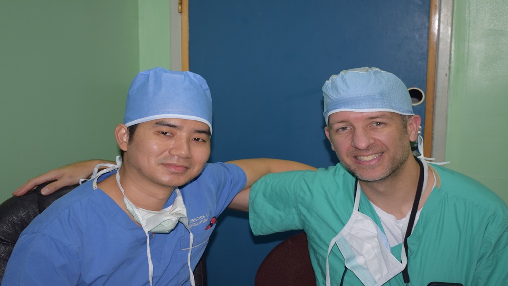  Dr. Jonathan Schwartz and a team from Atrium Health's Sanger Heart & Vascular Institute