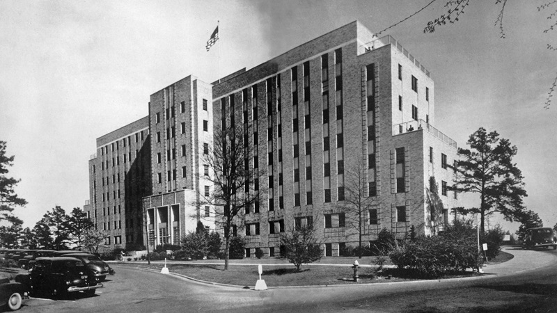 Charlotte Memorial Hospital exterior, 1946