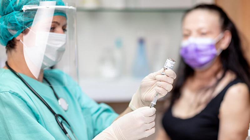 Who gets the vaccine now? When will you be eligible to receive it? How can Atrium Health patients make vaccine appointments? Here, we answer the questions we hear most frequently about the new COVID-19 vaccine.