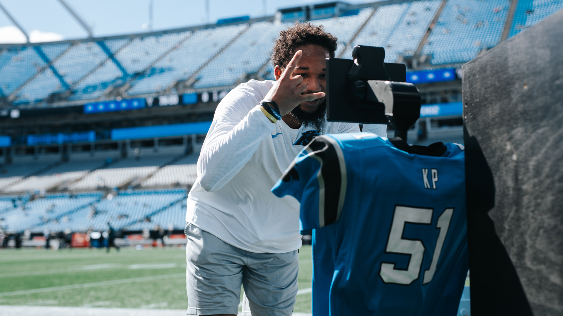 In partnership with the Carolina Panthers, Levine Children’s provided some of our brave cancer warriors with the ultimate Panthers virtual experience to recognize and celebrate them as they tackle cancer. 