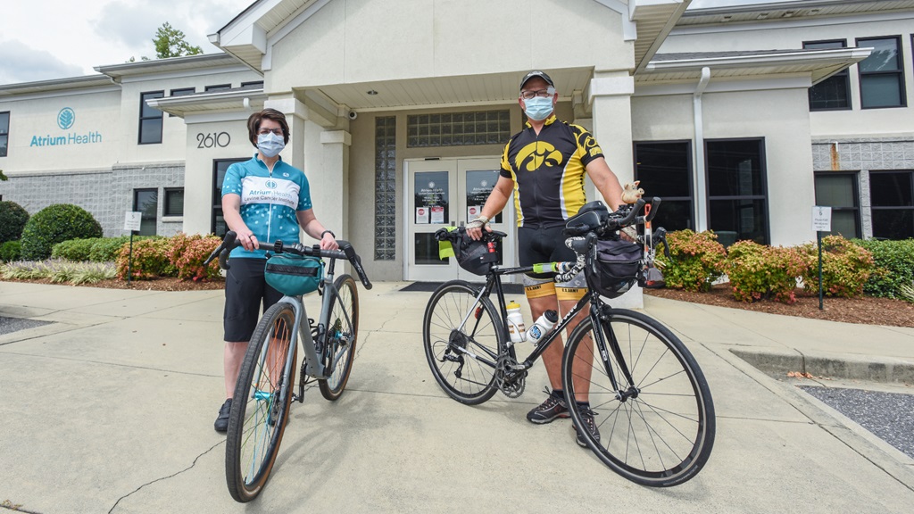 Ron Wasek, a patient at Levine Cancer Institute, isn’t letting metastatic prostate cancer slow him down. The 63-year-old grandfather of eight recently completed a 468-mile bike ride across Iowa, in just 7 days, exactly one year after his diagnosis.  