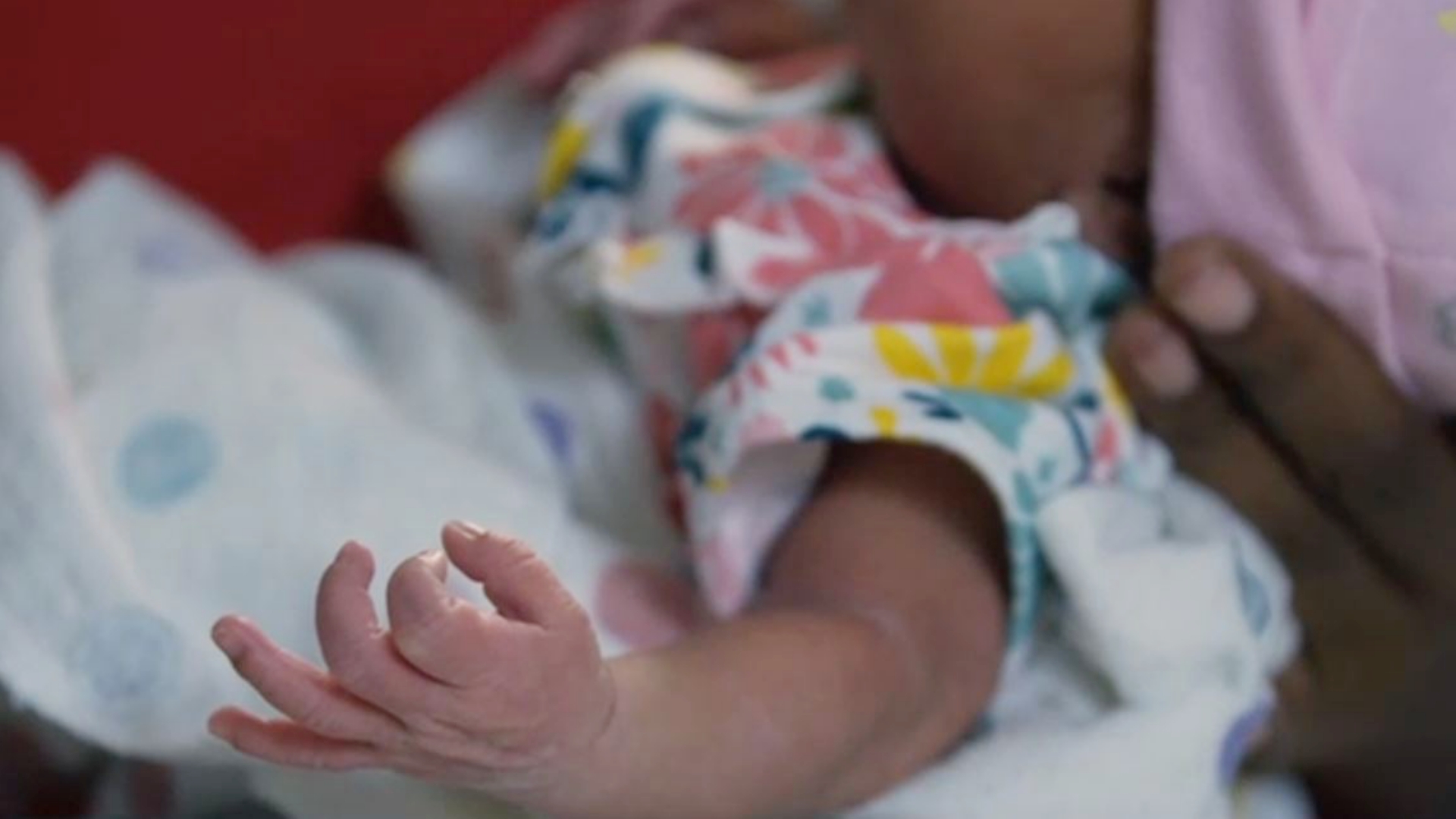 New data shows that one of the most effective methods we can treat babies born with opioid exposure isn’t through medications or long hospital stays, but through lots of cuddles and time with mom. 