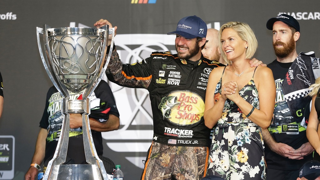 Following her cancer treatment, Sherry Pollex, longtime partner of NASCAR champ Martin Truex Jr., received the support she needed at Levine Cancer Institute. Now, they’re both giving back in a big way. See how their $750,000 gift will help heal more patients at LCI. 