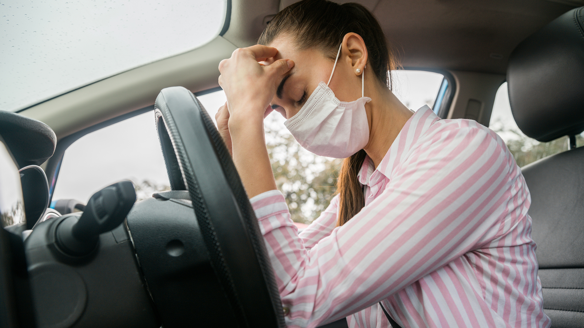 Holiday travel season is just around the corner, which means millions of people will experience motion sickness in a car, train, or plane. How can we manage this common discomfort to make the journey just as fun as the destination? Dr. Jason Fishel, MD, answers our biggest questions about motion sickness management.