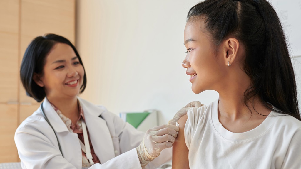 Doctor with child, check up